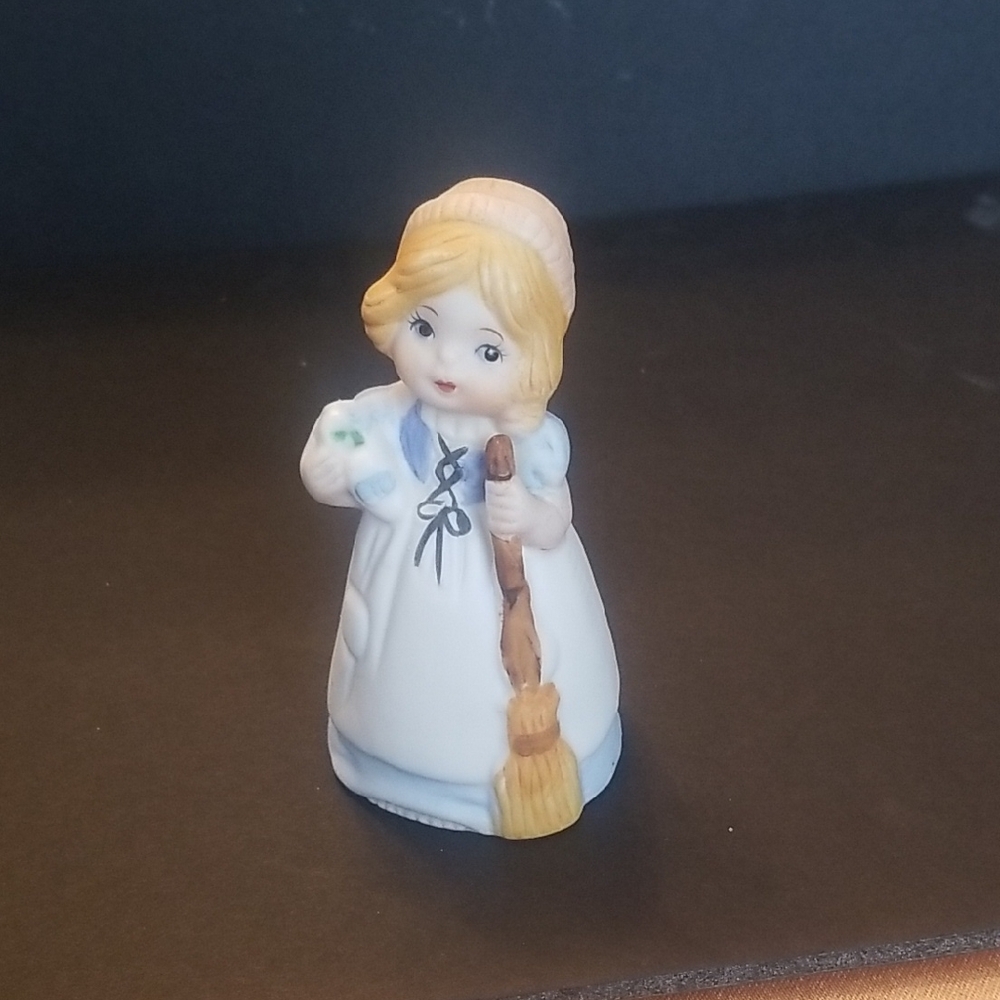 Jasco Merri Bells Cinderella Bisque Figure 1978